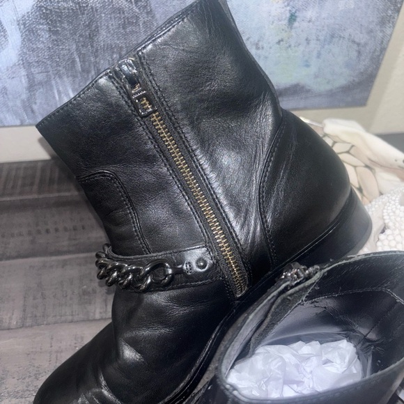 COACH ADELLA CALF LEATHER CHAIN WOMENS FLAT ANKLE BOOT SHOES sZ 7 - Picture 5 of 11